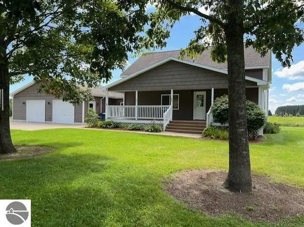 2735 N Miller Rd, Tawas City, MI 48763