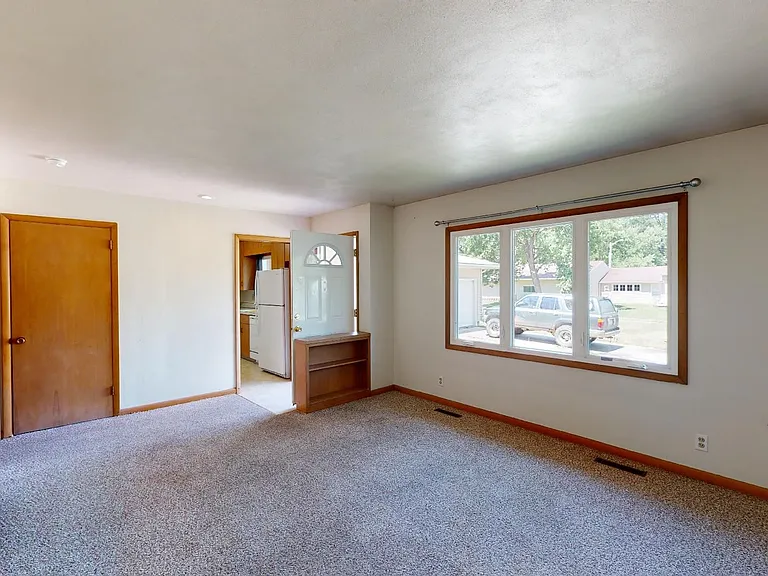 713 Stanton Ave — Photo 6