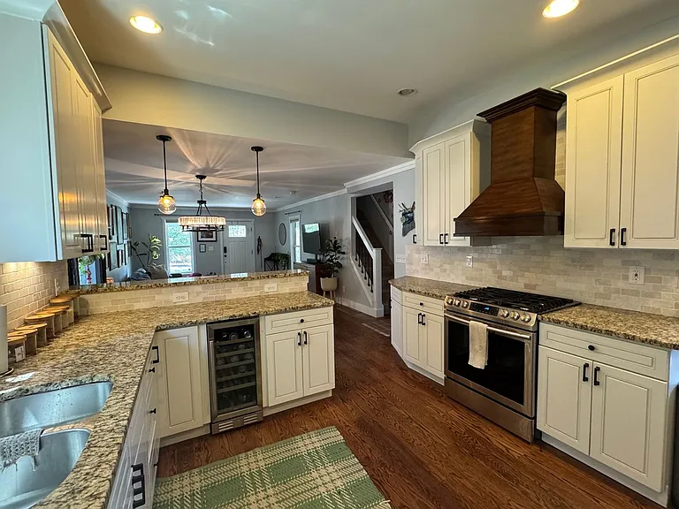 4164 Benton St — Photo 10