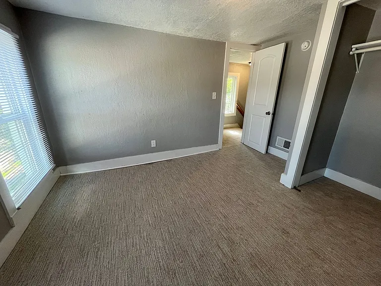 818 Charlotte St — Photo 16
