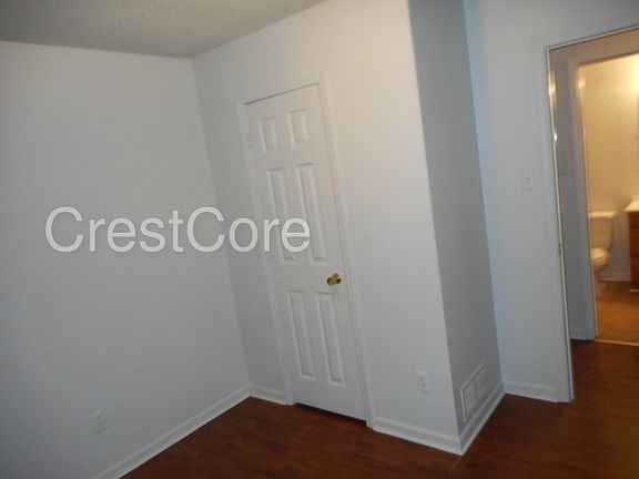 4th image of 945 N Claybrook St