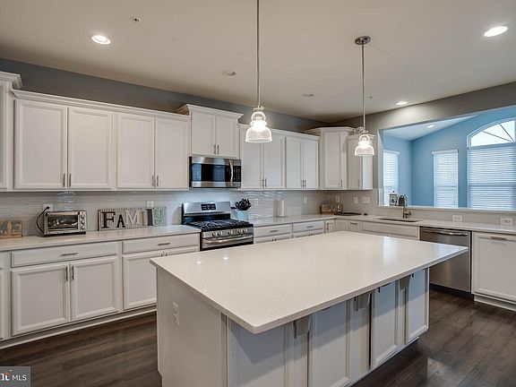 5th image of 5571 Saddlebrook Ct