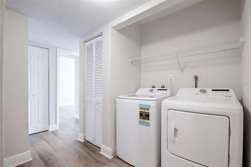 2 bed, 2.0 bath, 976 sqft, $1,550 — Photo 3