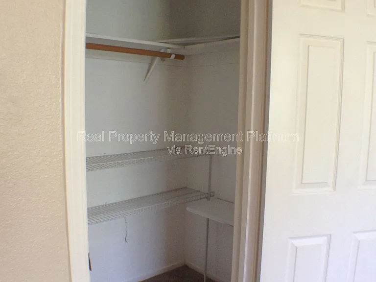675 N Claremont Ave — Photo 22