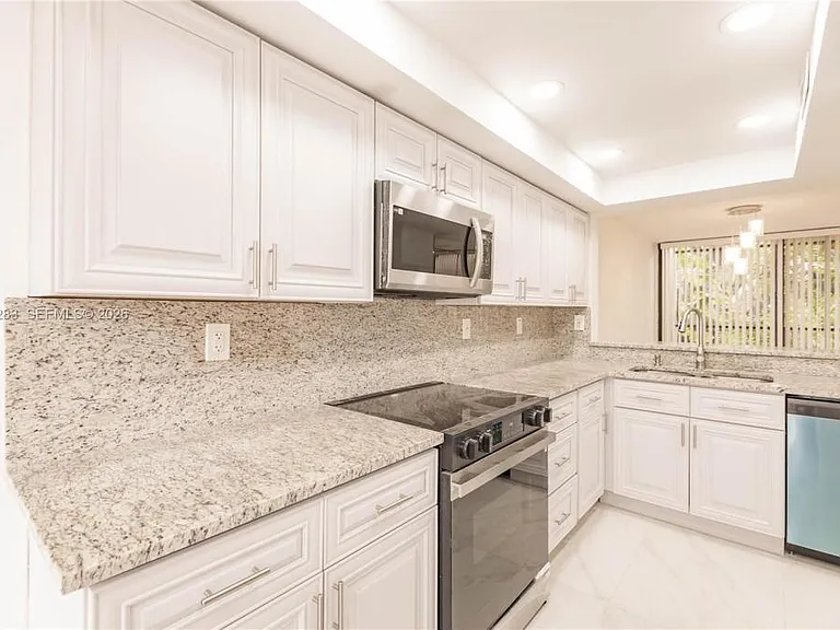 4939 N Harbor Isles Dr — Photo 2