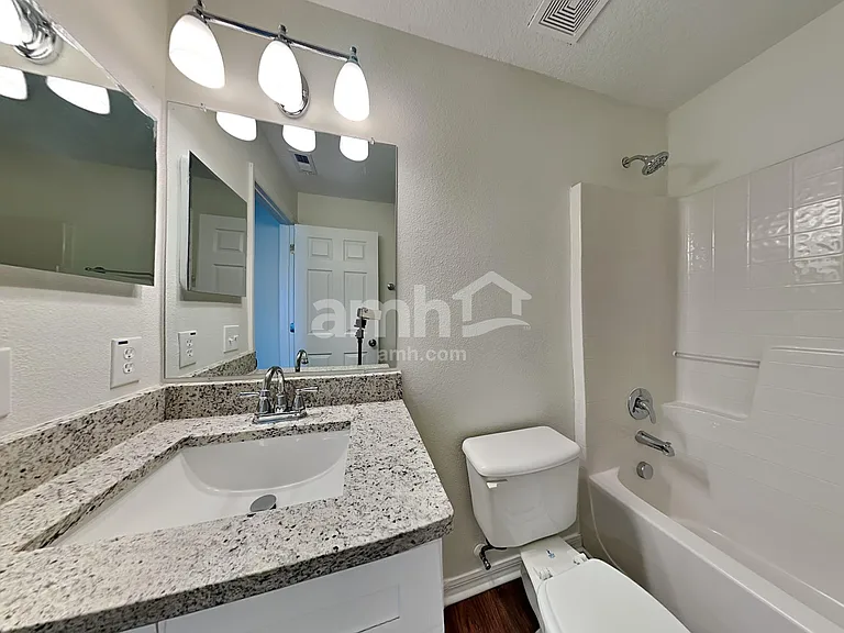715 Valrico Hills Ln — Photo 18