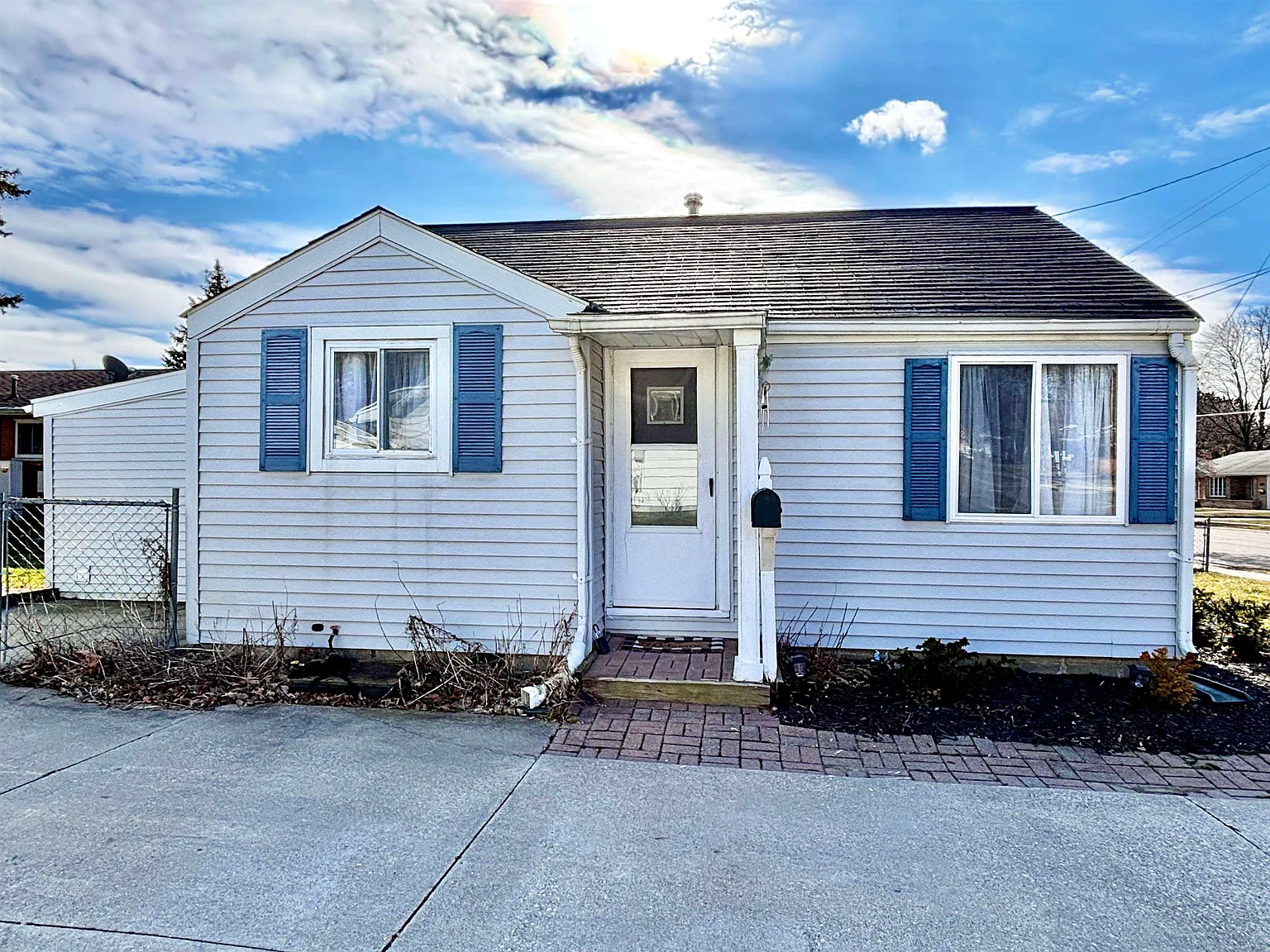 415 Scheurmann St photo 1