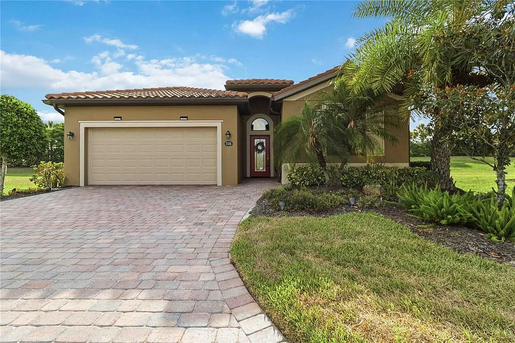 4 bed, 3.0 bath, 2006 sqft, $3,600 — Photo 2