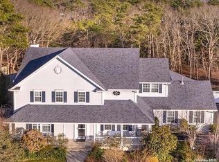 53 Ridgefield Dr, Shoreham, NY 11786