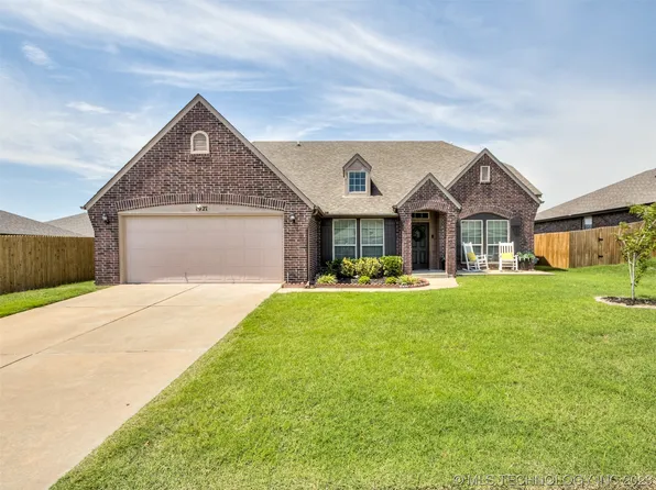 1927 Mesa Ave, Bartlesville, OK 74006