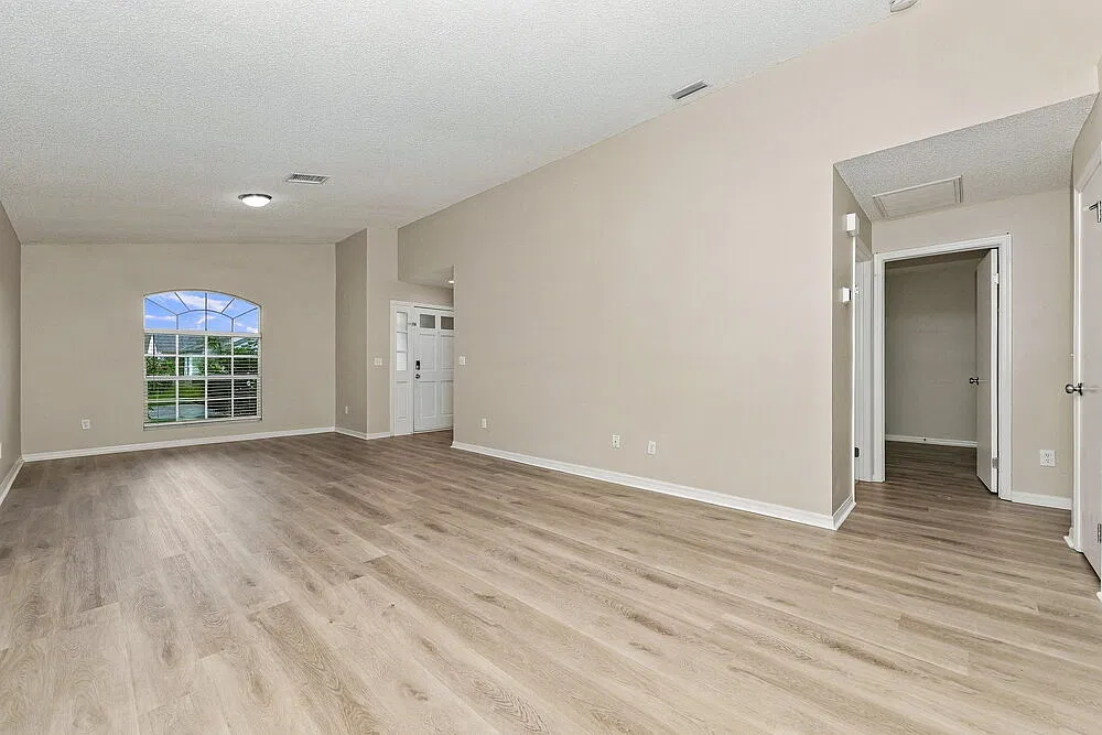 3 bed, 2.0 bath, 1384 sqft, $2,195 — Photo 3
