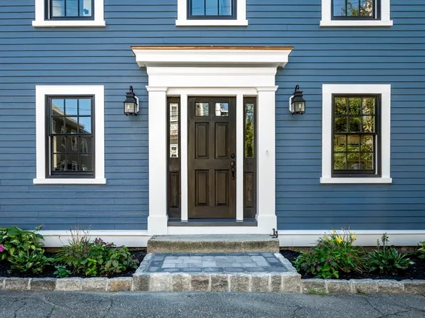 10 Osborne St #1, Salem, MA 01970
