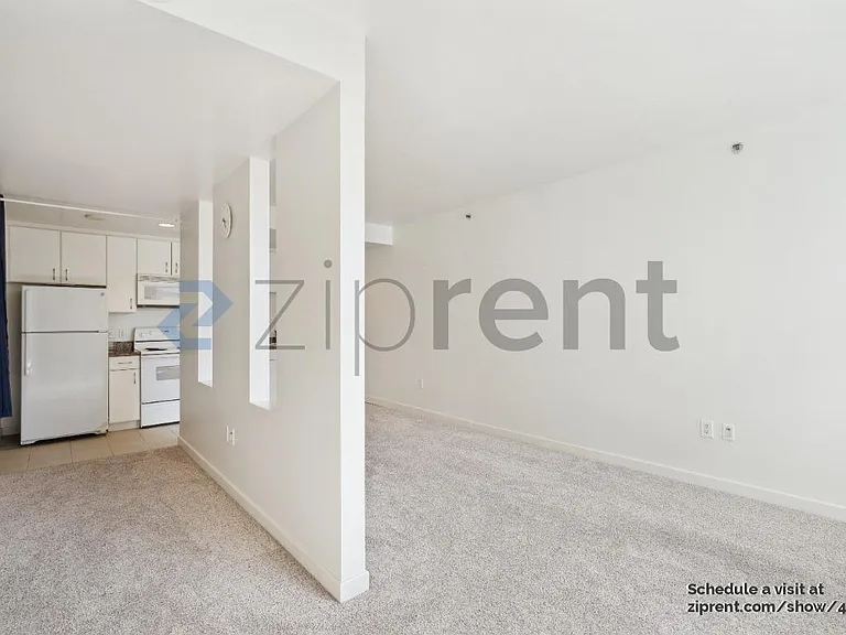 250 King St #754 — Photo 6