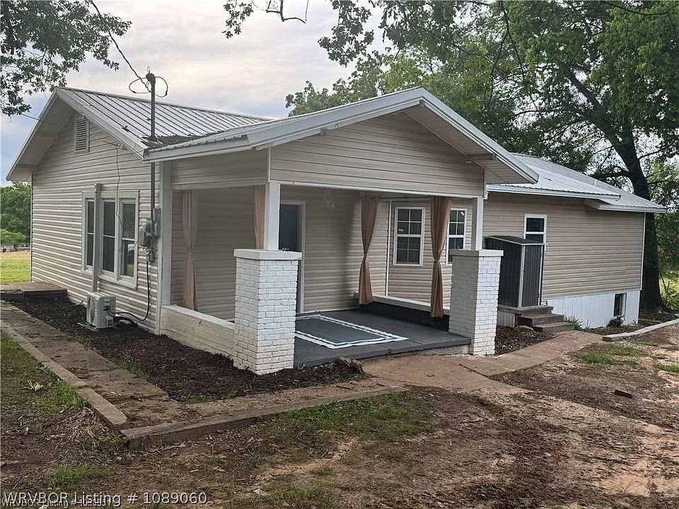 1st image of 305 E Klan St