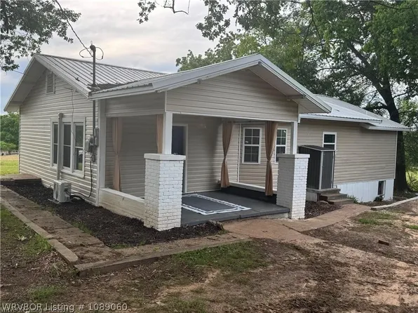 305 E Klan St, Paris, AR 72855