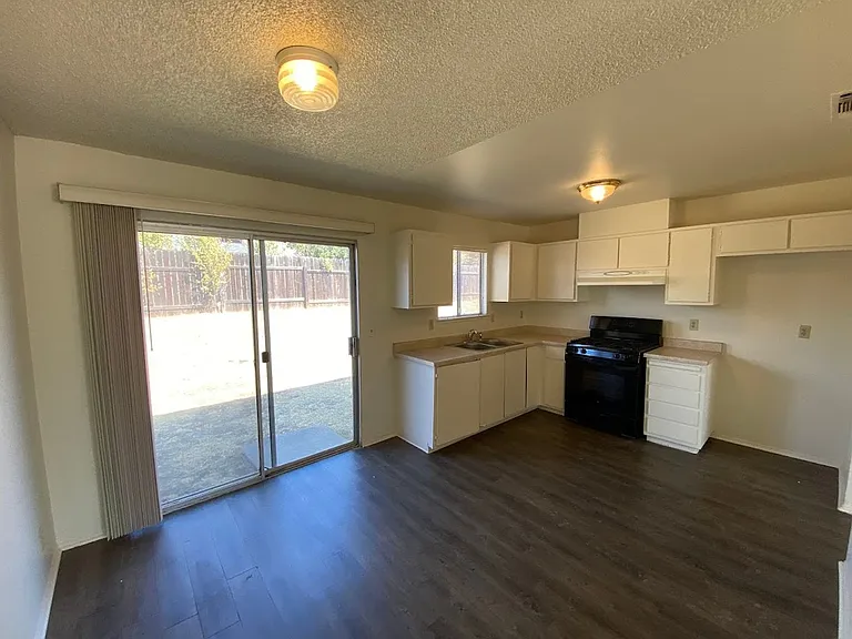 6804 Harlequin Way — Photo 5