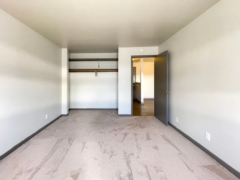 District on Riverside — Photo 13