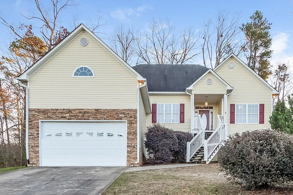 3 bed, 2.0 bath, 1573 sqft, $2,310 — Photo 1