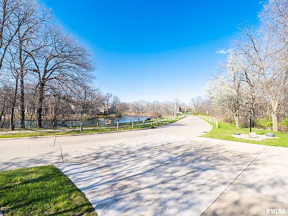 3rd image of 2812 W Willowlake Dr