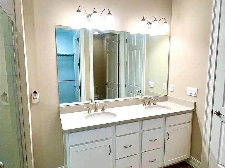 1130 Rolling Brook Ln — Photo 11