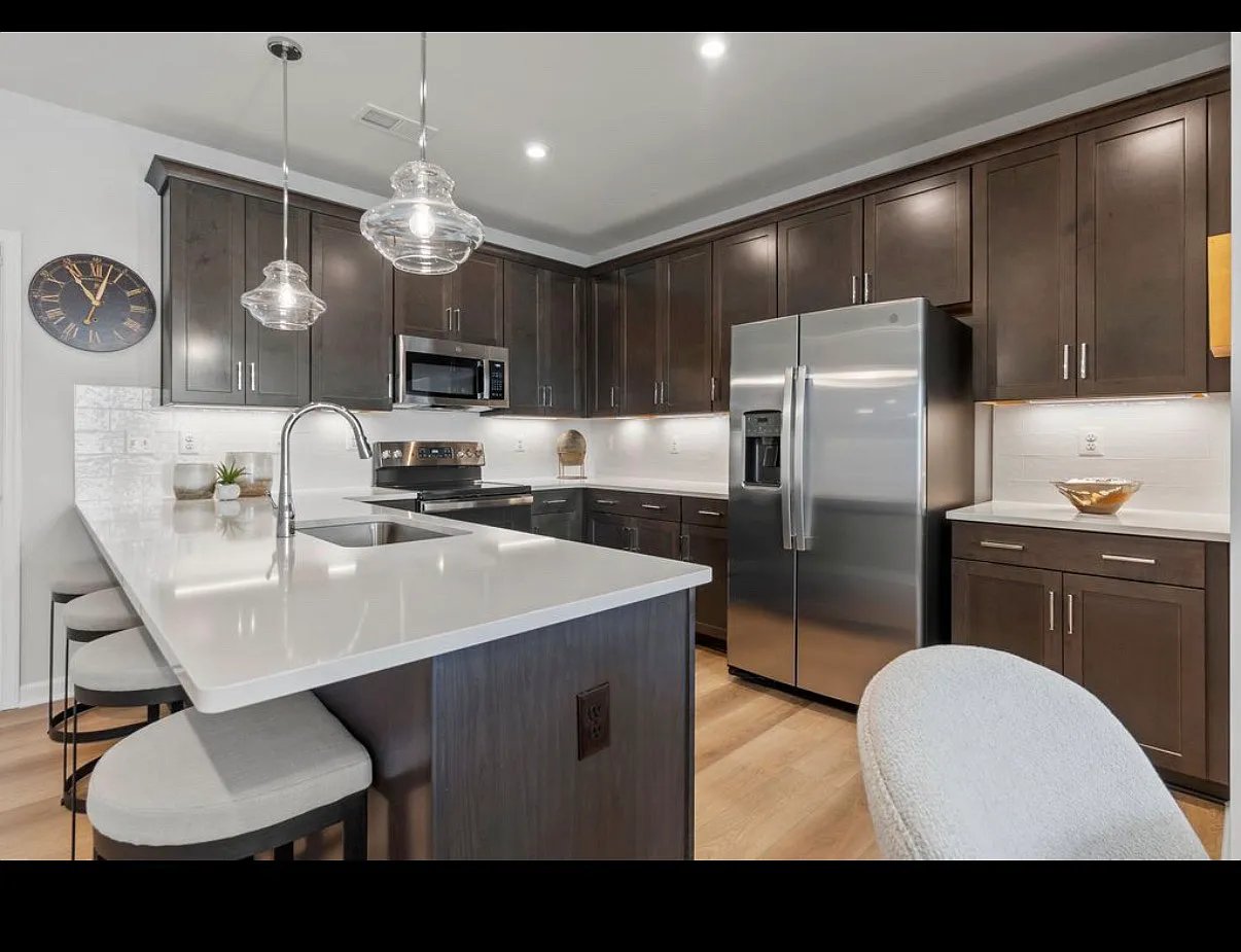 2 bed, 2.5 bath, 1573 sqft, $2,400 — Photo 3