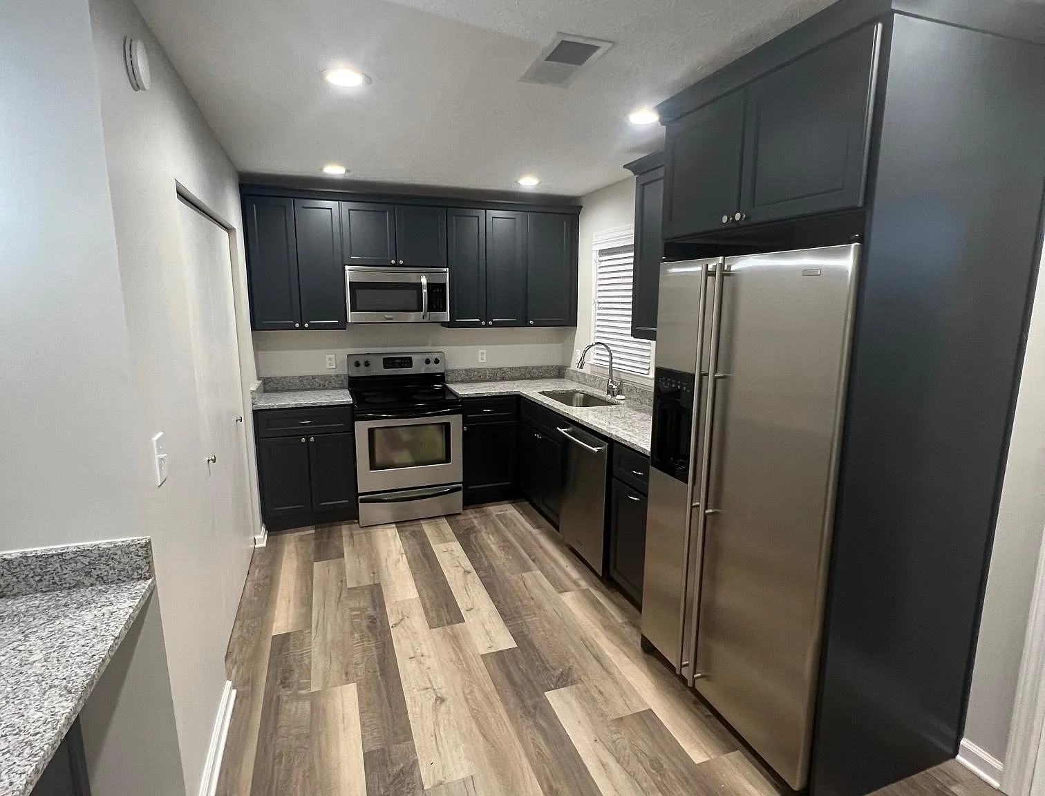 3 bed, 1175 sqft, $1,900 — Photo 2