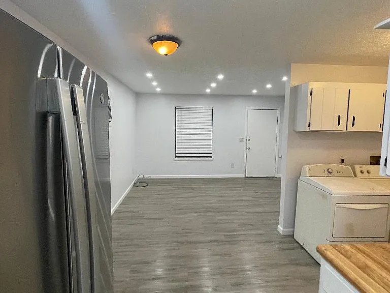 115 Myatt Dr — Photo 3