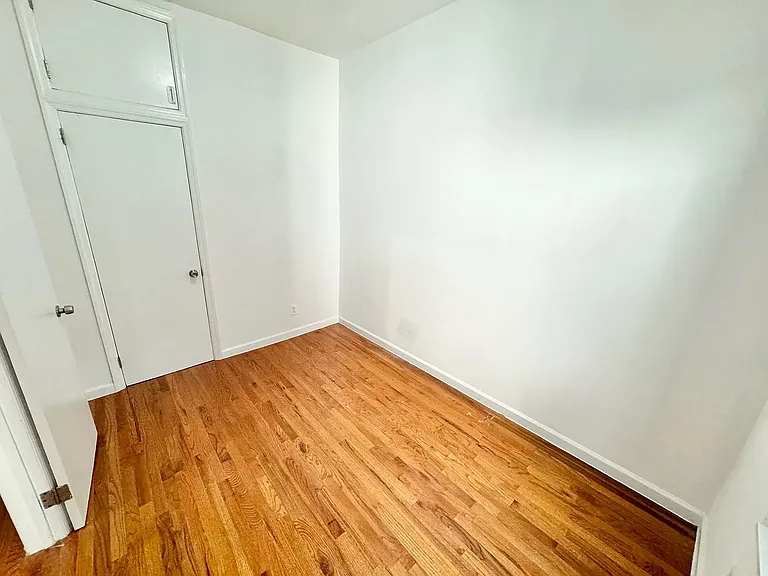 352 W 15th St #301 — Photo 8