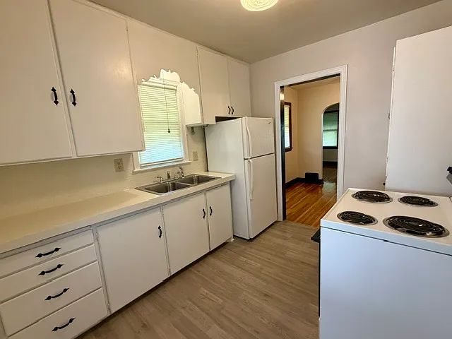 715 Hobbs Ter — Photo 4