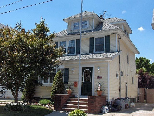 1st image of 164 Pelton Ave