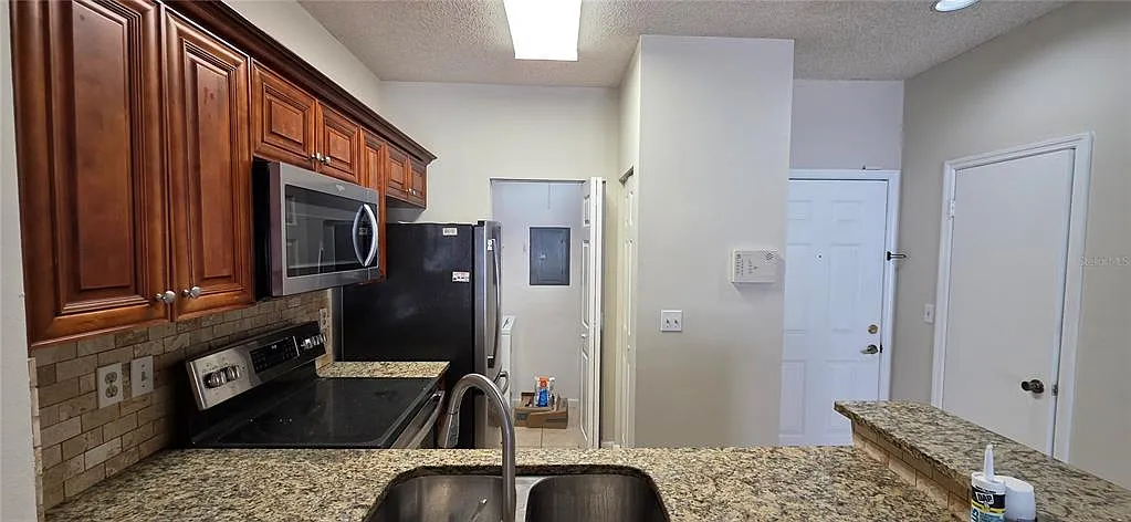 2 bed, 2.0 bath, 990 sqft, $1,700 — Photo 4