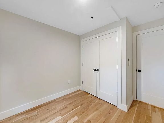 4th image of 586 Quincy St Floor 1
