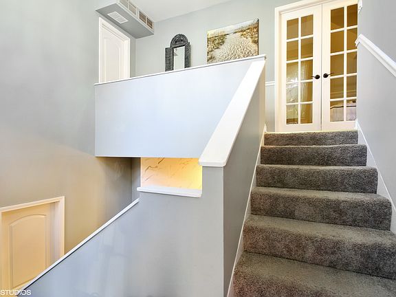 2nd image of 1853 N Lincoln Ave #1D