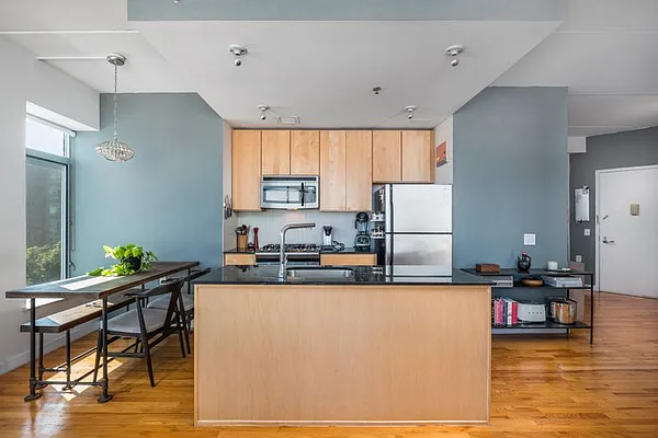 Sold by Industrie Residential | media 1