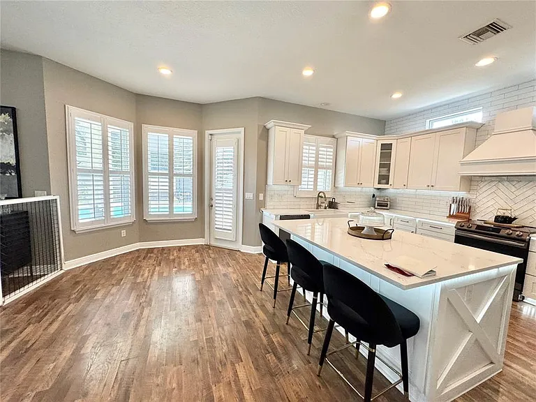212 Montara Dr — Photo 16
