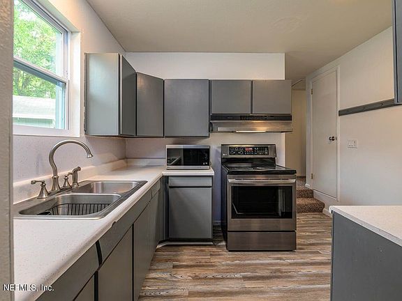 5th image of 7905 Delaroche Dr