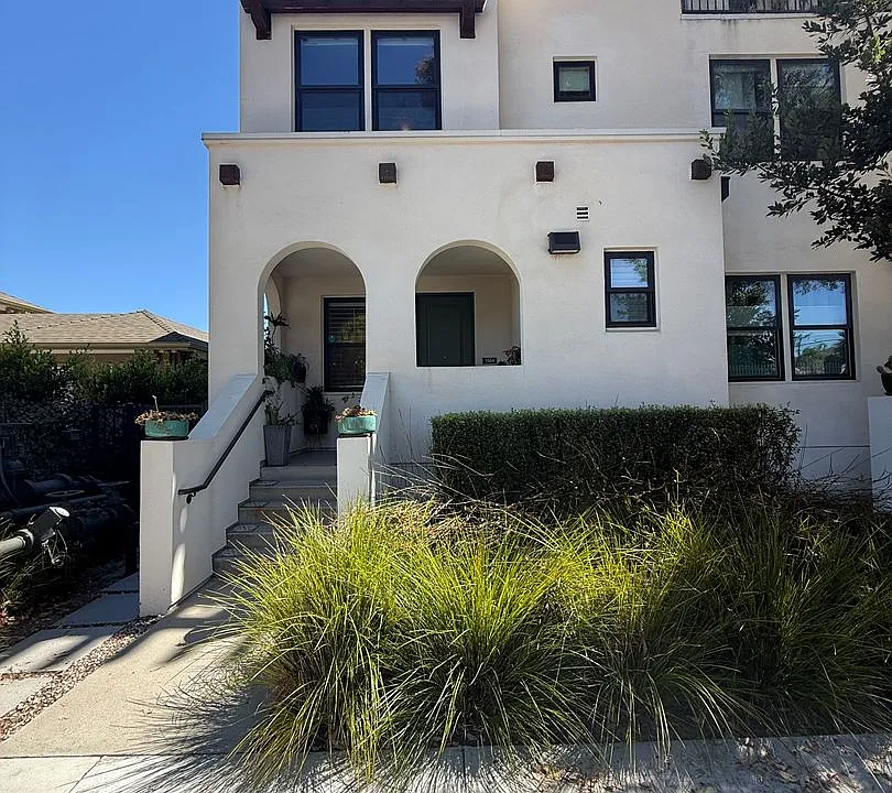 1564 E Thompson Blvd