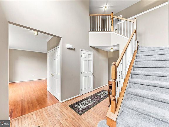 4th image of 310 Country Ridge Dr