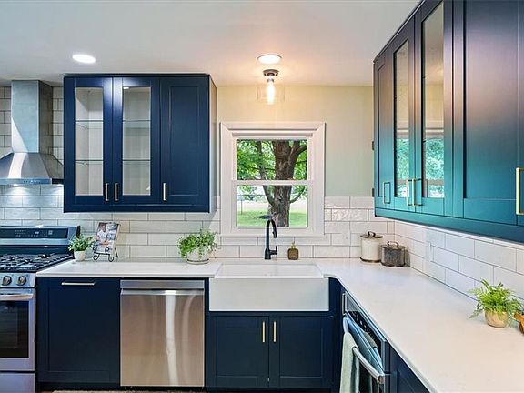5th image of 1421 Monterey Way
