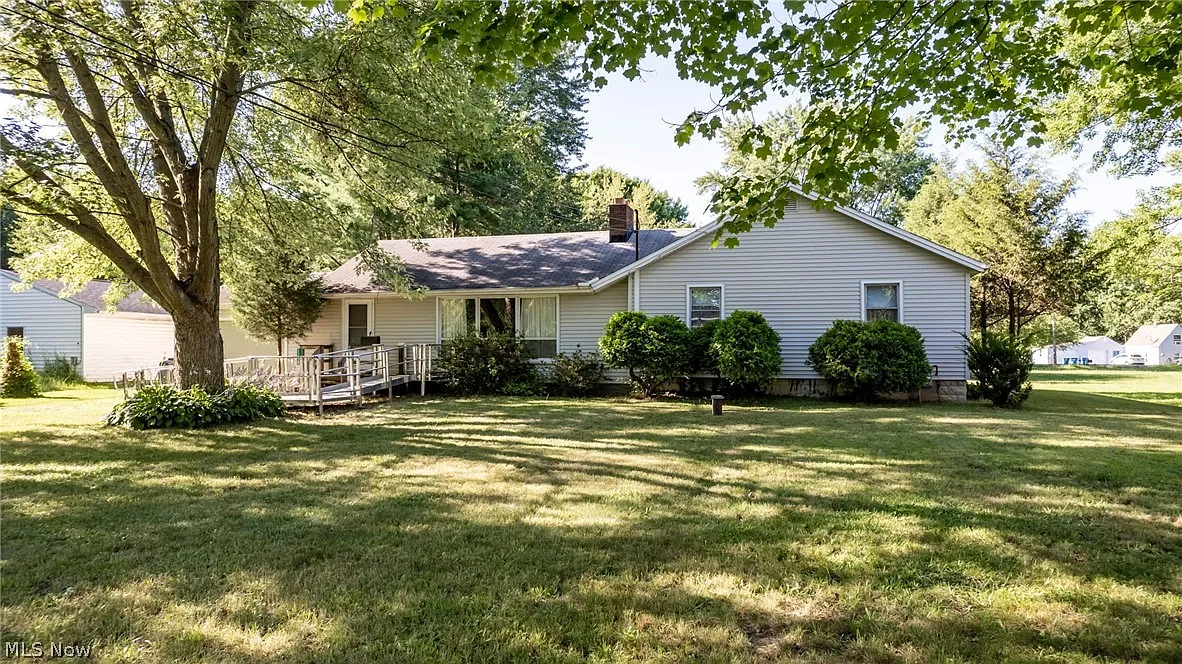 1158 Townsend Ave photo 1