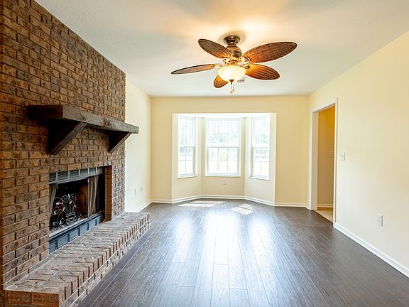 4th image of 2612 Goff St