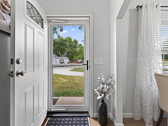 5th image of 210 W Fillmore St