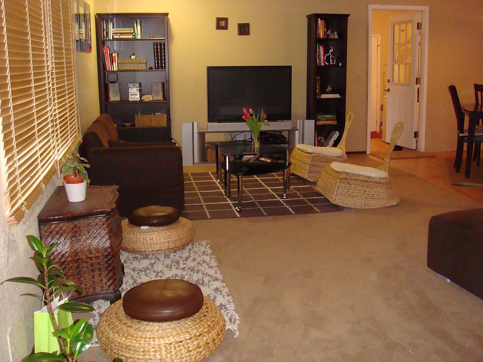 Large living room!!