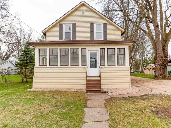 W7747 Pine St, Shiocton, WI 54170