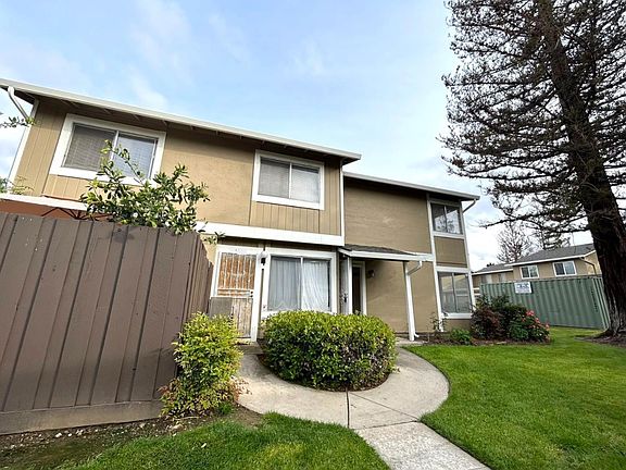 4th image of 2309 Warfield Way Unit D