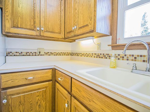 5th image of 128 N Highland Ave