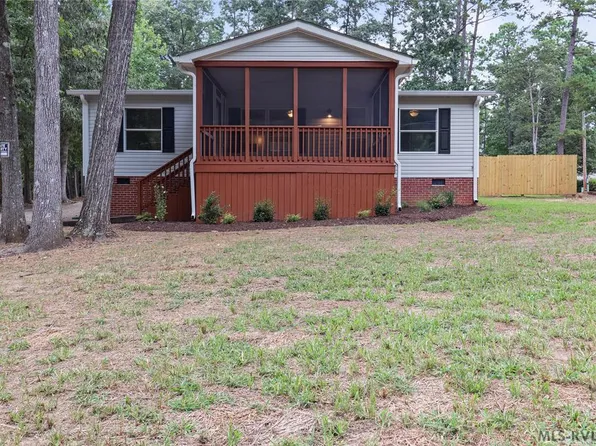 42 Chestnut Dr, Bracey, VA 23919