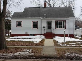 402 6th St, Baraboo, WI 53913