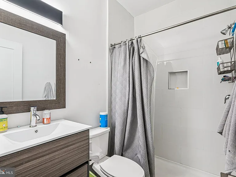1917 Spring Garden St #2 — Photo 8