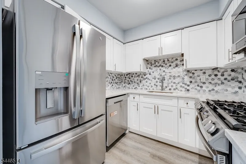 2 bed, 1.0 bath, $2,800 — Photo 2